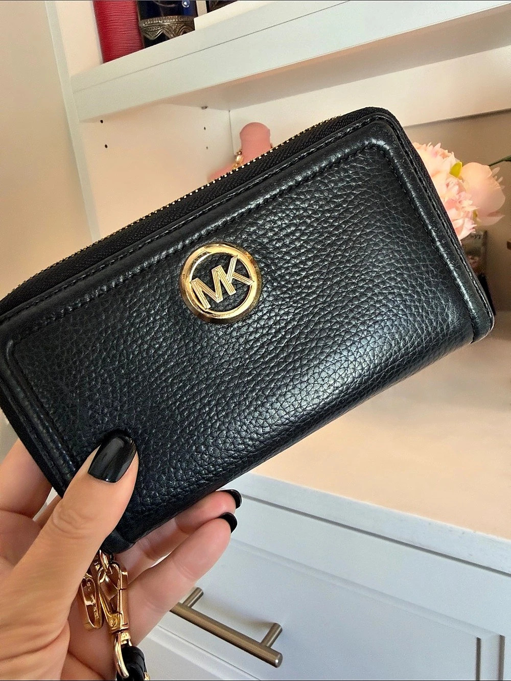 Michael Kors FULTON Large Phone Wristlet Wallet Black EUC like new 7x4